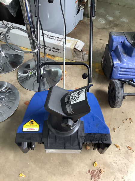 Small electric snow blower